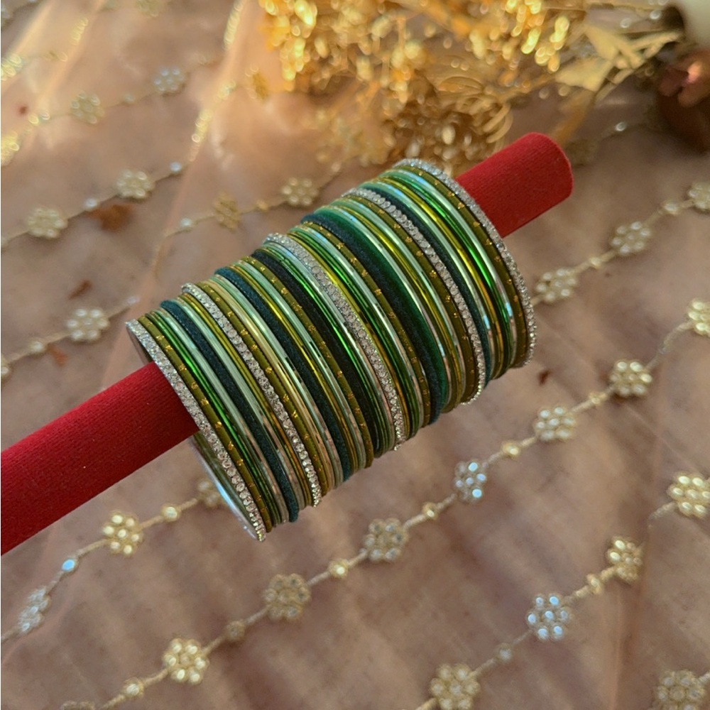 **EID SALES*** accepting all reasonable offers ❗️Multicolor Bangle Set - Picture 3 of 5